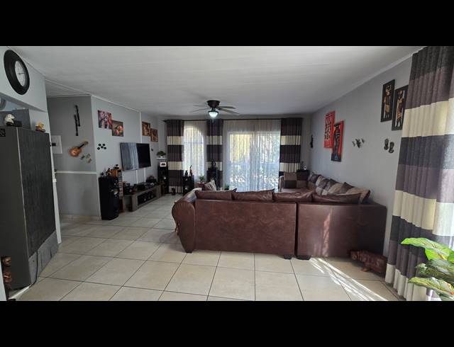 2 BEDROOM SECTIONAL TITLE FOR SALE IN SOUTH CREST
